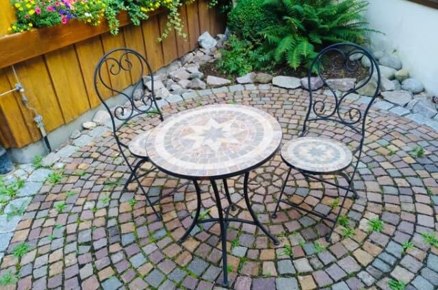 Pflastersteine streichen