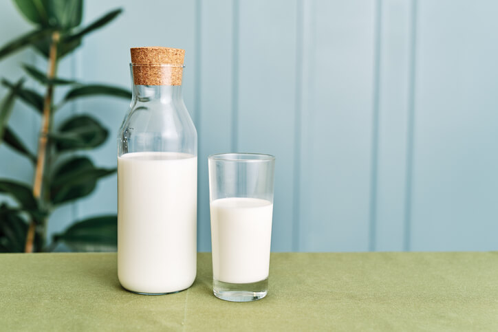 Malvenrost mit Milch bekämpfen