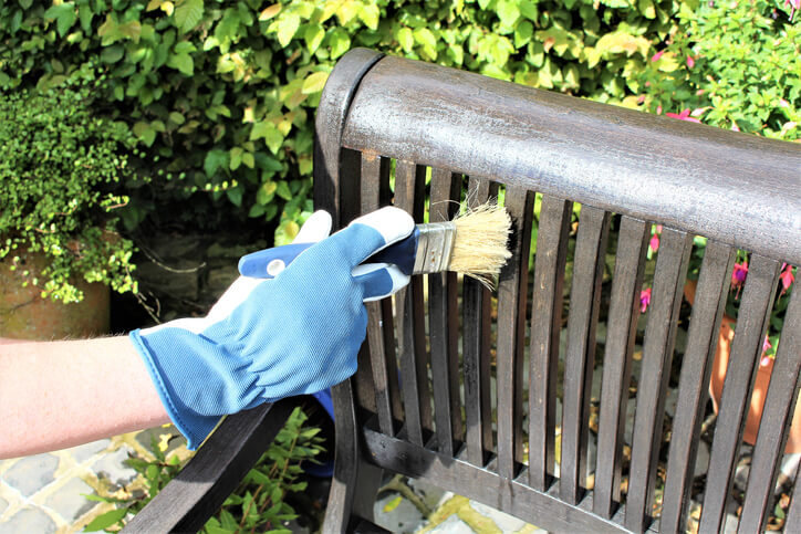 Klassische Holzmöbel