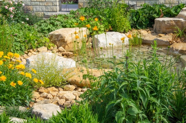 Naturstein im Garten verwenden - schöne Deko-Ideen