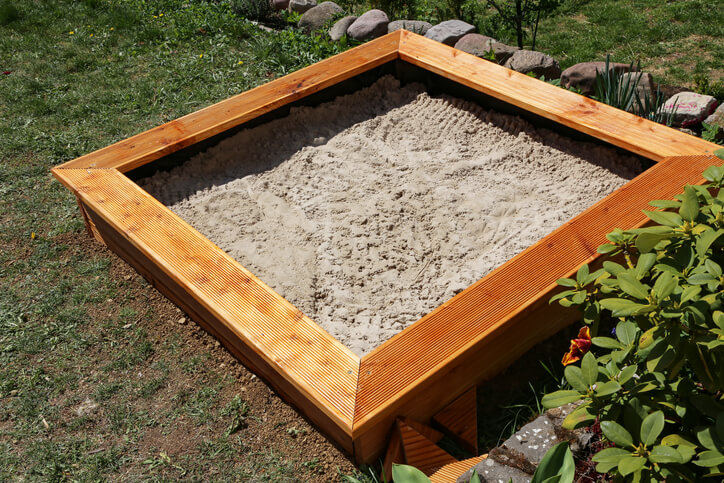 Wieviel Sand gehört in den Sandkasten