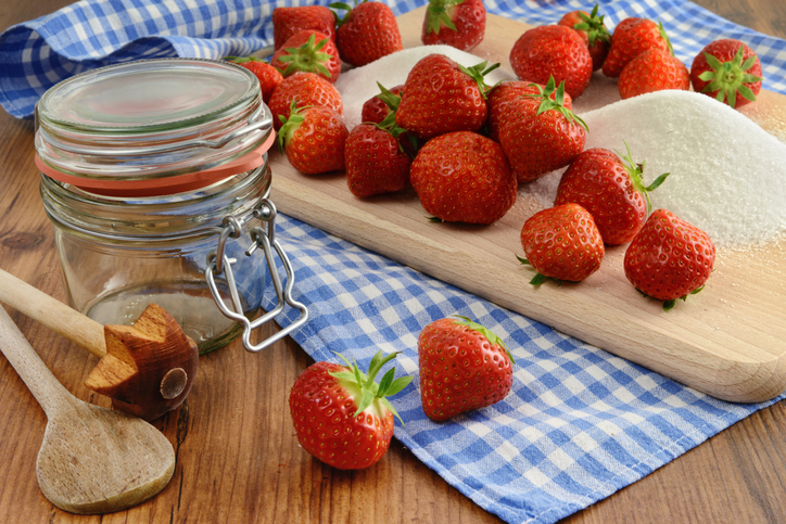 ᐅ Erdbeeren mit und ohne Alkohol einlegen - wichtige Tipps