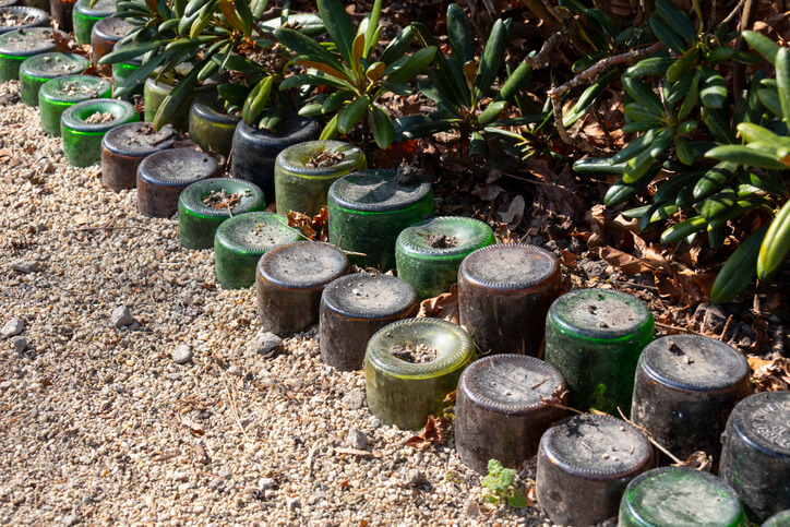 Beeteinfassungen aus Altglas