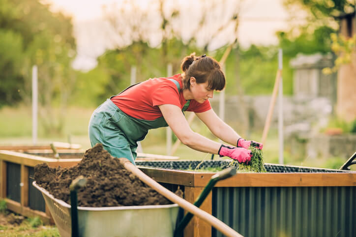 Drainage im Hochbeet mit Bodenkontakt