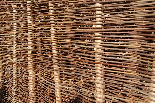 Einen Sichtschutz selber flechten - Materialien und Tipps