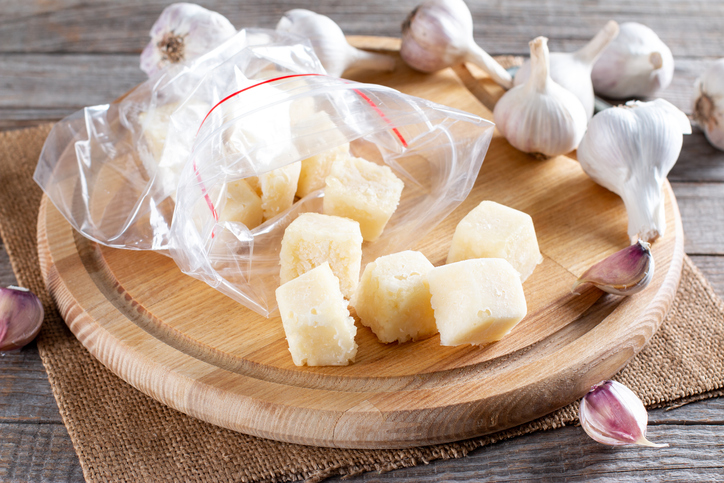 So frieren Sie Knoblauch richtig ein
