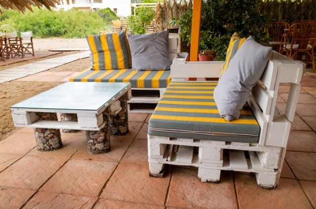 Garten-Lounge aus Paletten - so gelingt der Eigenbau!