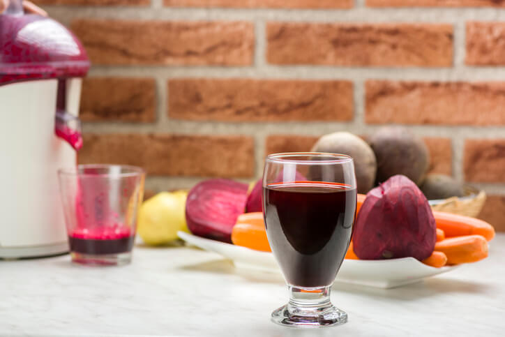 ᐅ Entsaftung von Roter Beete - wie Sie eisenhaltigen Saft herstellen!