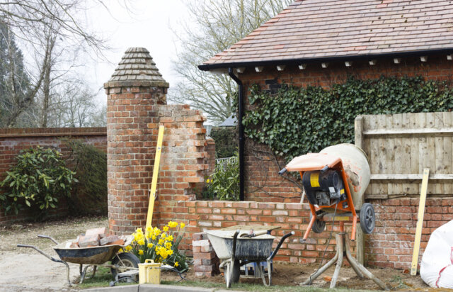 Gartenmauer - Schäden und Risse reparieren