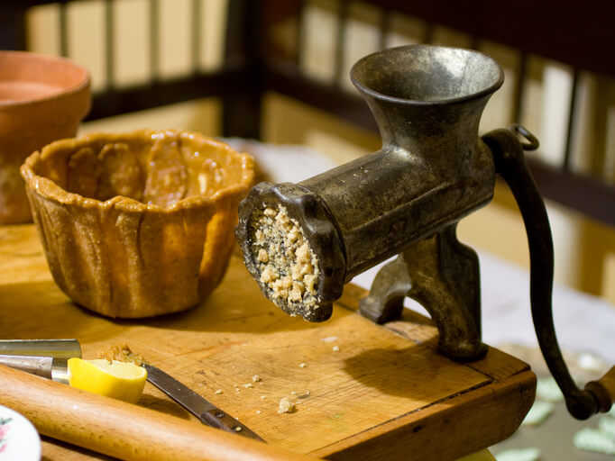 Haselnüsse mahlen - mit dem passenden Gerät