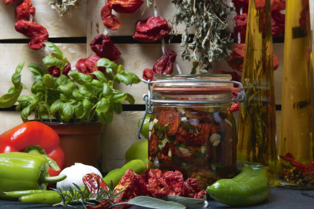 Kräuter und Gemüse - Rezepte und Ideen zum Einlegen mit Olivenöl