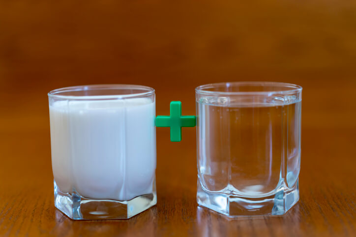 Wie stellt man Milch als Pflanzendünger her