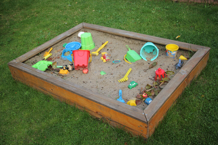 Ursachen von Schimmel in Sandkästen