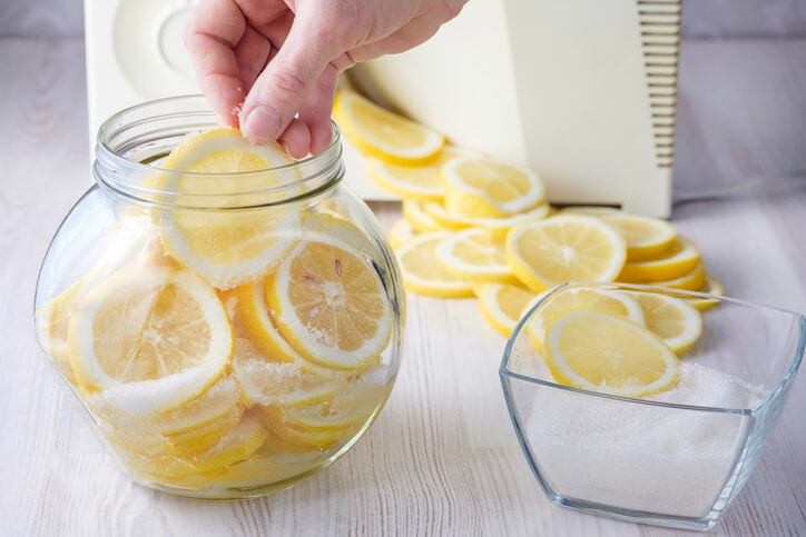 In Zucker eingelegte Zitronen